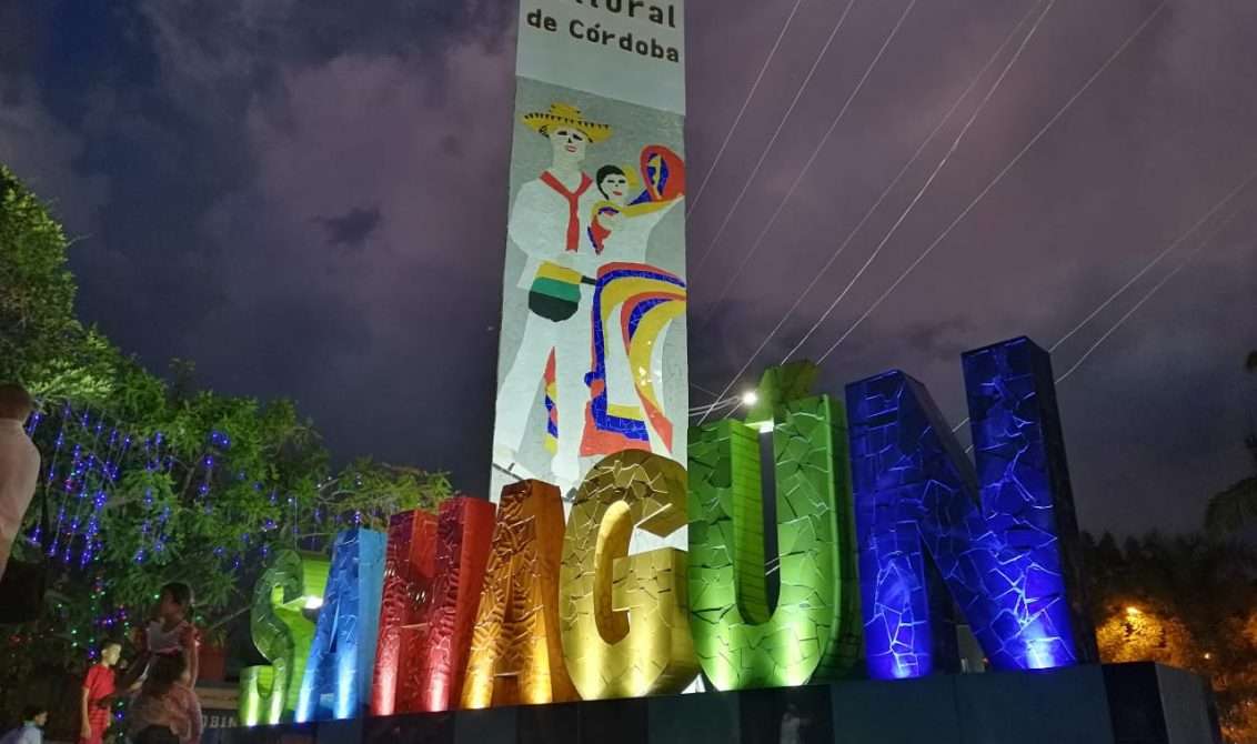 Fue develado el monumento a Sahagún y su fundador