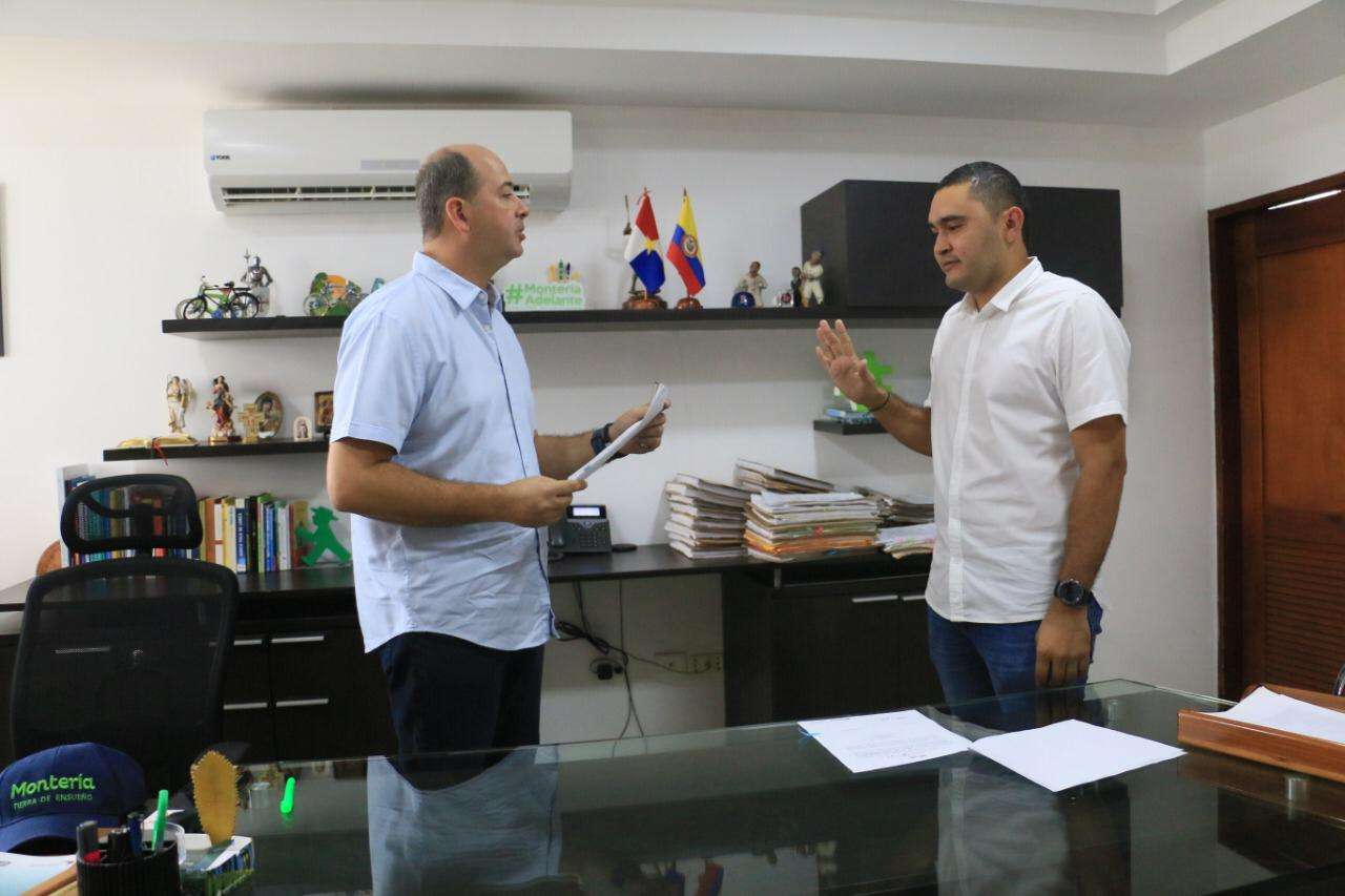 Alcalde Marcos Daniel posesionó a nuevo secretario de gobierno