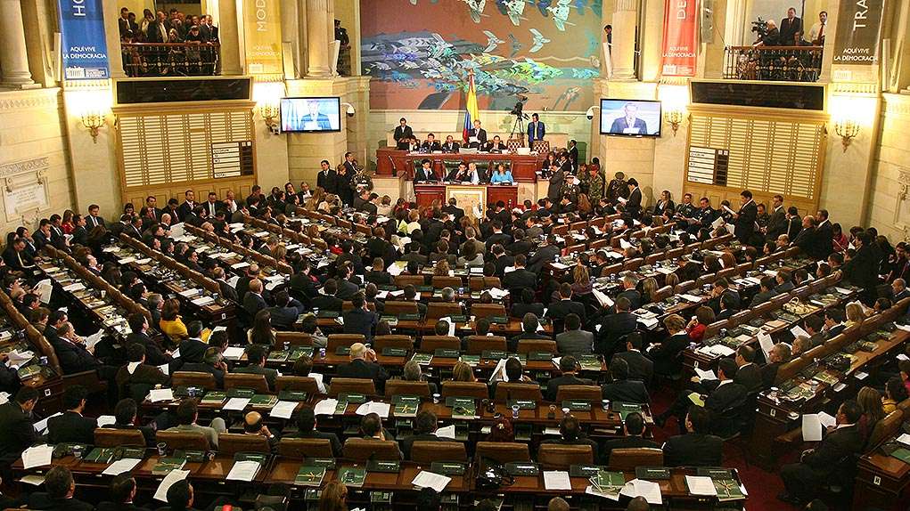 Congresistas tendrán que hacer pública su declaración de renta