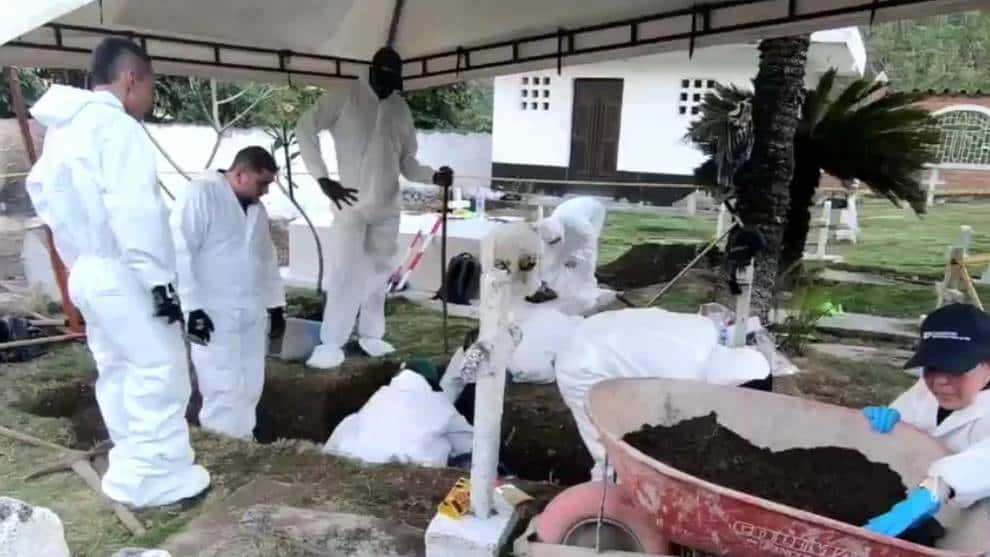 «Hay más de 200 mil cuerpos sin identificar en fosas comunes y cementerios en el país»: Medicina Legal