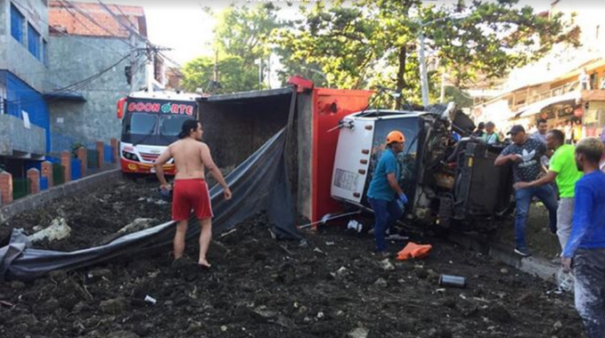 Estoy sin frenos: así gritaba conductor de volqueta que arrasó con todo a su paso