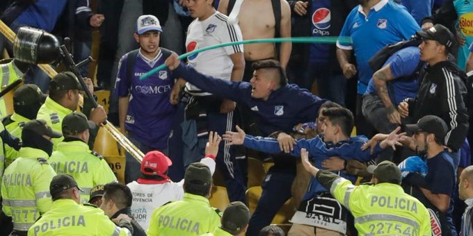 Qué vergüenza, hinchas de Millonarios protagonizaron tremenda pelea en plena tribuna