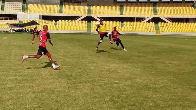 Parece un potrero: así se encuentra el césped del estadio Jaime Morón de Cartagena