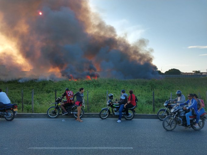 En video, voraz incendio amenaza con extenderse a la cárcel Las Mercedes en Montería