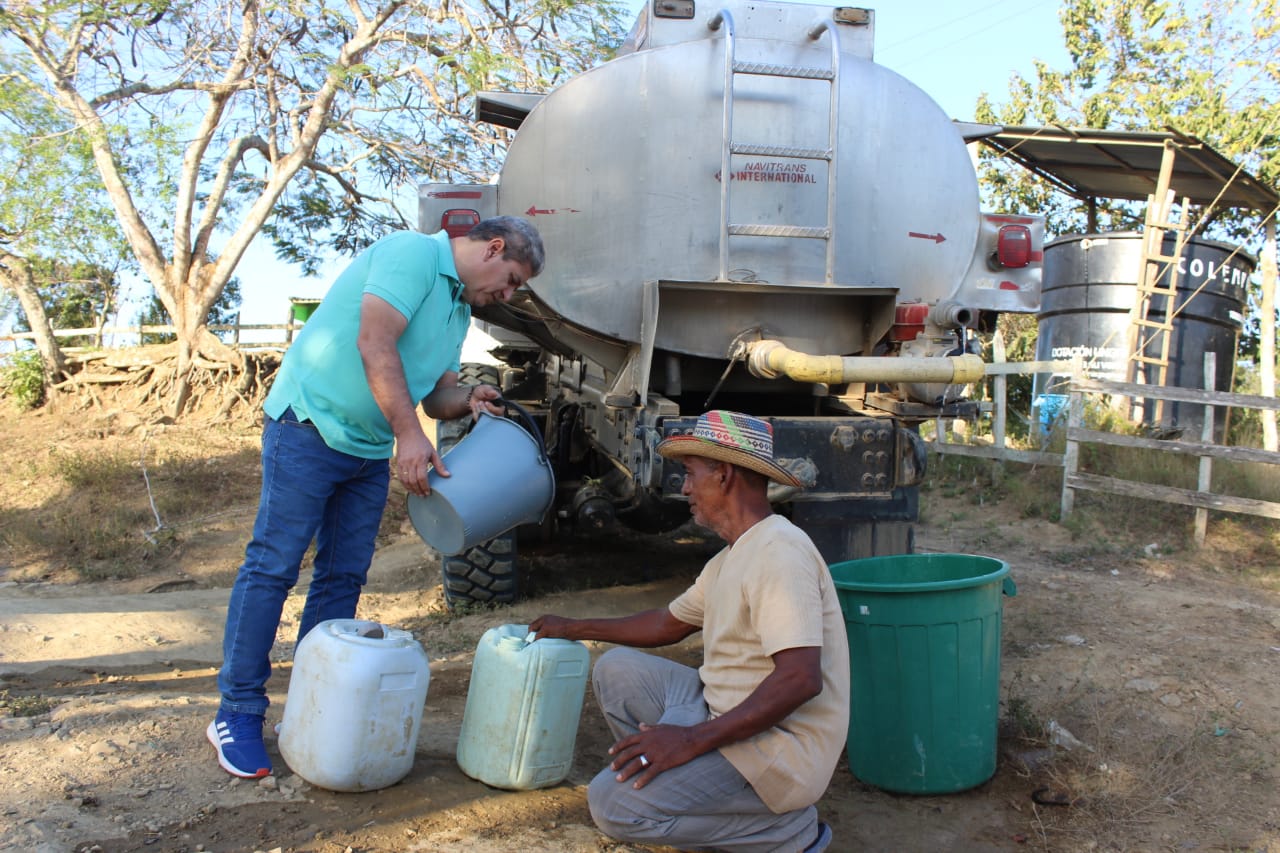 Poblaciones afectadas por sequía en Lorica recibieron de la Alcaldía más de 100 mil litros de agua potable
