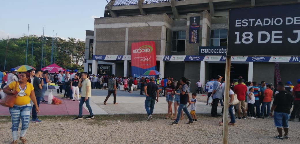 En video, trifulca en el Estadio 18 Junio de Montería porque se acabó la boletería