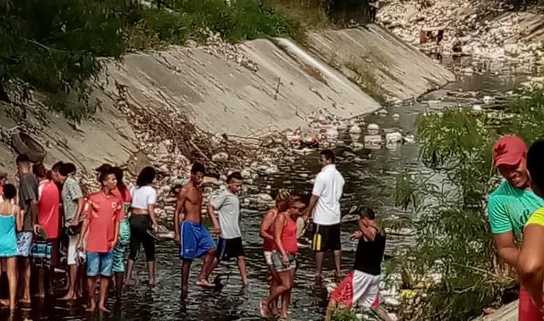 Macabro crimen, menor de edad fue estrangulada y tirada a un arroyo dentro de una cava de icopor