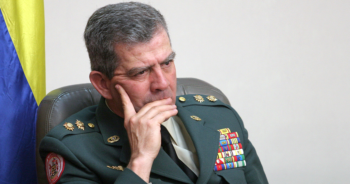 General (r) Montoya, involucrado en el escándalo de falsos positivos en Colombia, guardó silencio ante la JEP