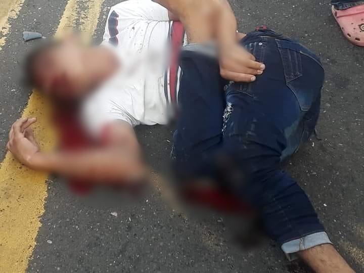 Aparatoso accidente de tránsito deja dos personas gravemente heridas en Sahagún
