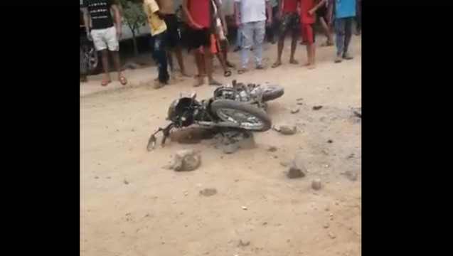 En la margen izquierda de Montería, policía capturó a dos atracadores y comunidad destruyó la moto en la que se movilizaban