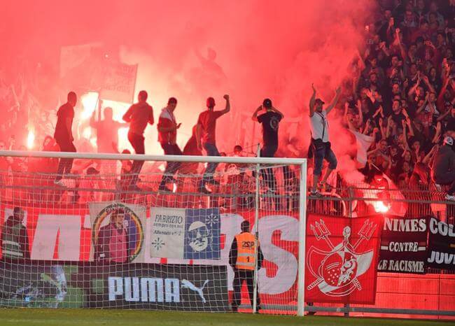 Hincha murió en el estadio mientras veía jugar a su equipo