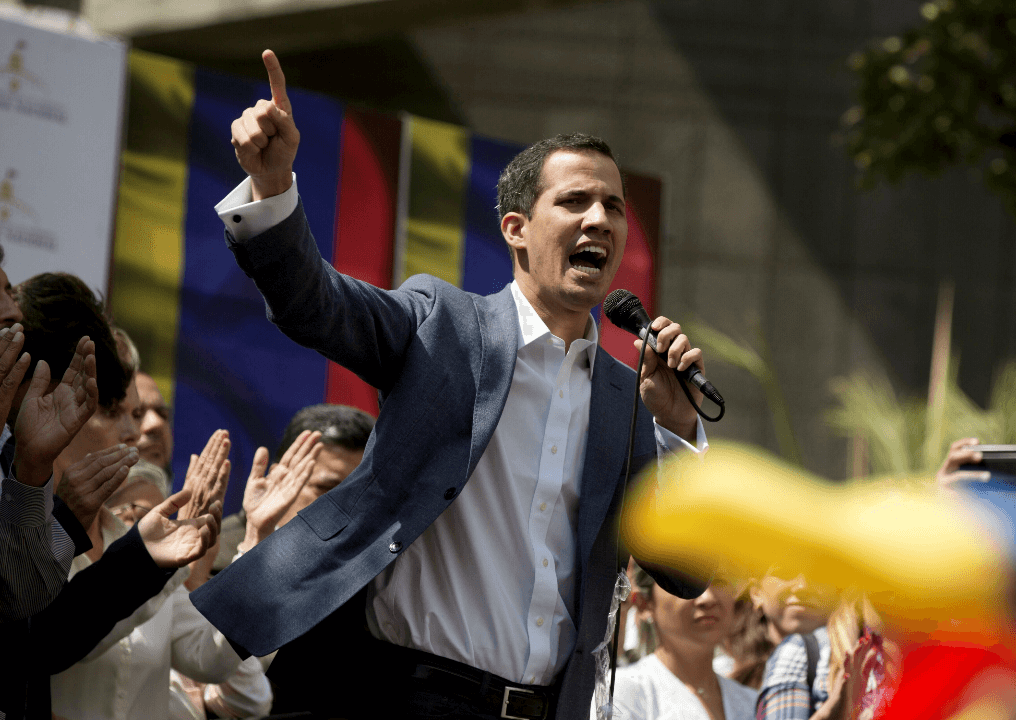 Entre ovaciones y tomatazos  fue recibido Juan Guaidó en Venezuela