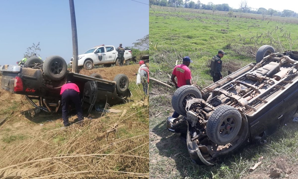 Camioneta de transporte de pasajeros se volcó y dos personas resultaron heridas