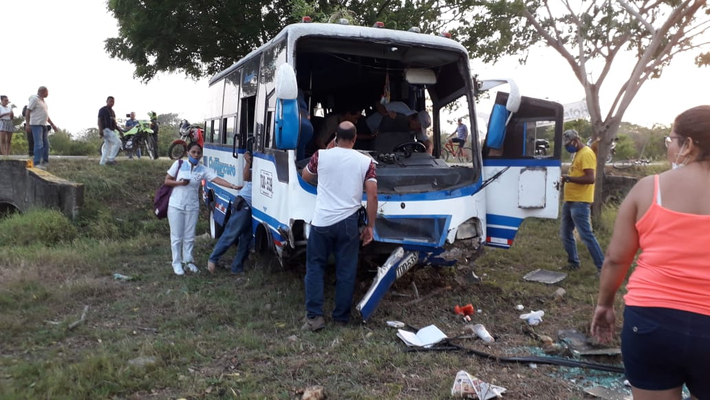 Cinco heridos dejó accidente de buseta en la vía Montería – Ciénaga de Oro