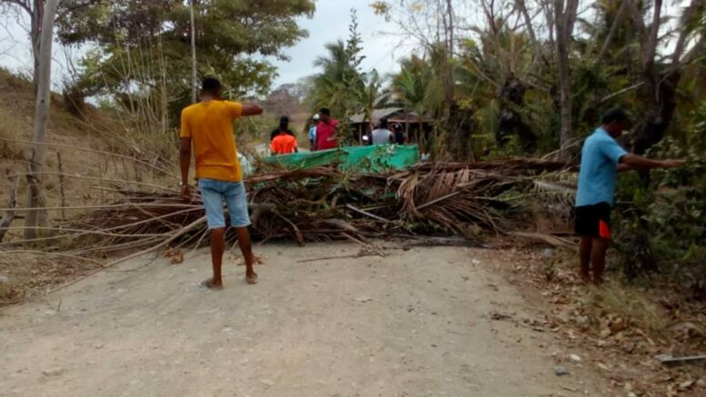 Habitantes de Bahía Rada en Moñitos bloquearon su única entrada “para que no llegue el coronavirus”
