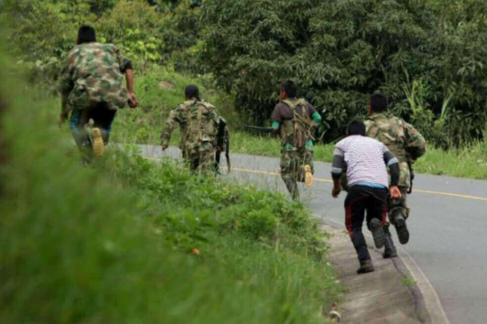 Tras enfrentamientos entre grupos armados declaran toque de queda en Argelia, Cauca