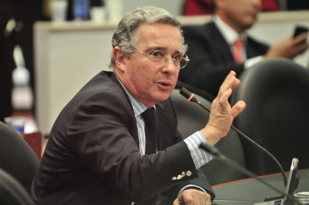 Uribe propone beneficiar a niños de bajos recursos con bono pensional