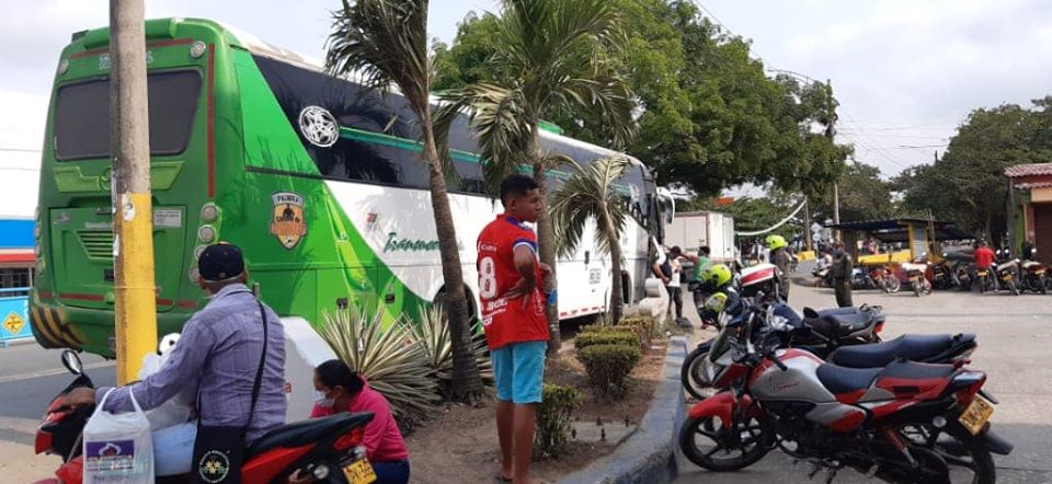 Qué irresponsabilidad, detienen bus de turismo en Lorica