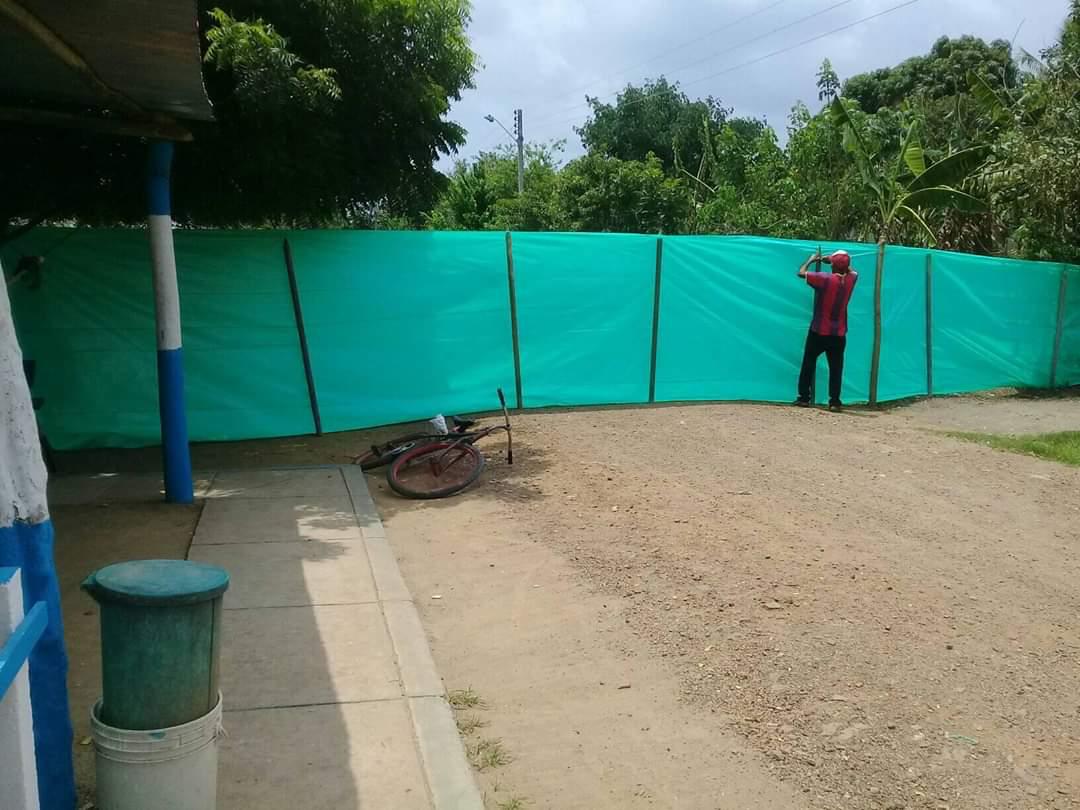 En Purísima le temen al Covid-19 y levantaron muro de fique para evitar contagios