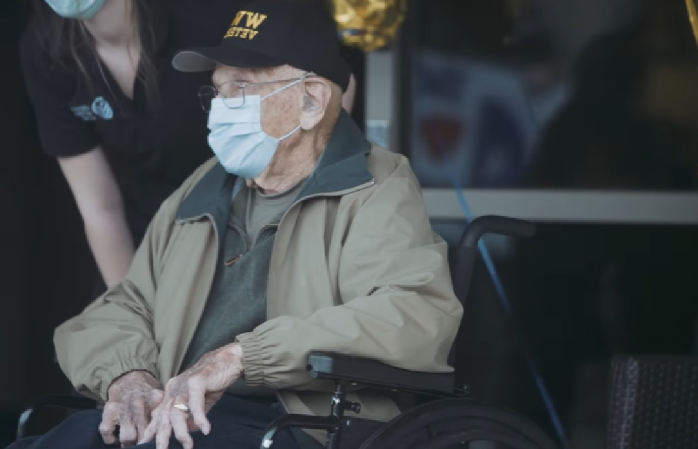 Anciano de 104 años que luchó en la Segunda Guerra Mundial venció el coronavirus