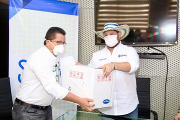 Gobernador entregó mil reactivos para pruebas diagnósticas de Covid-19 al IIBT de la Unicor