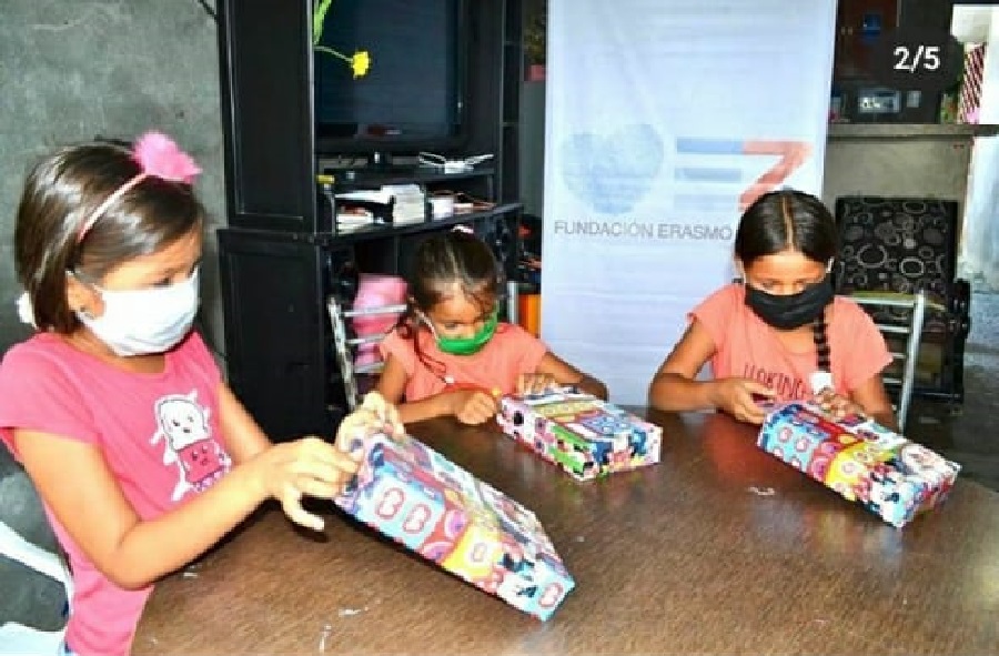 Qué buena labor, Fundación Erasmo Zuleta entregó tabletas a niñas de escasos recursos en Montería