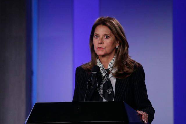 La vicepresidenta se excusó por referirse a los colombianos como “atenidos”