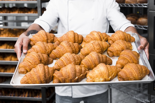 Suspenden hasta diciembre el cobro del impuesto al consumo en restaurantes de cadena y panaderías