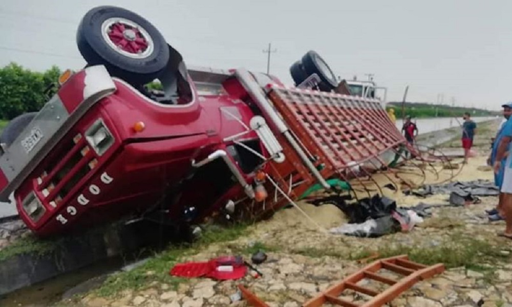 Camión de carga se volcó en la vía Cereté – Montería