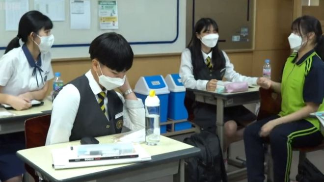 Tras nuevo brote de Covid-19, cerraron más de 200 escuelas surcoreanas que habían reabierto