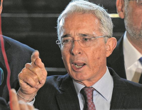Los mismos que atentaron contra Rodrigo Londoño querían hacerme un atentado: Uribe