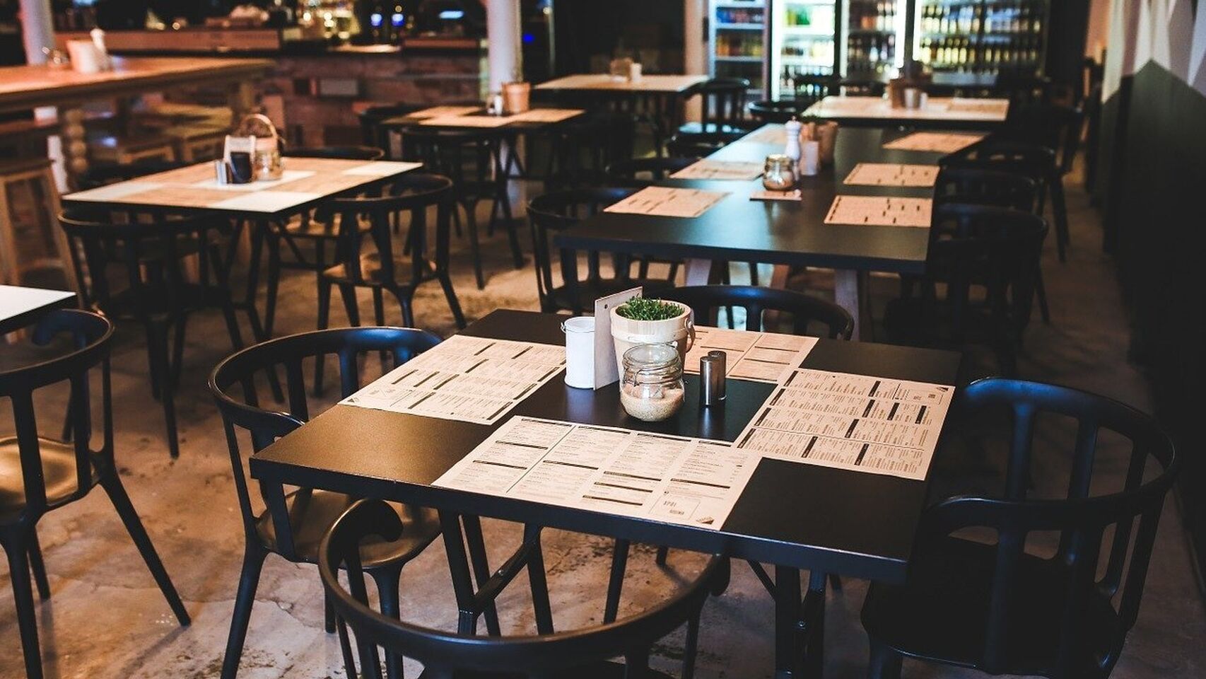 Restaurantes podrían reabrir en el próximo paso de reapertura económica del país