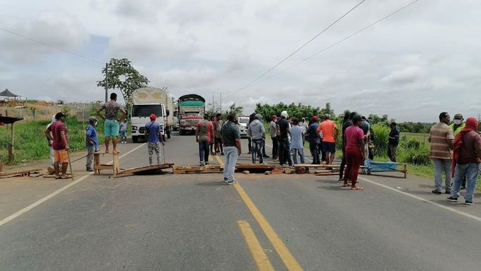 Exigen el pago de su sueldo: trabajadores de empresa de acueducto bloquean la troncal de Occidente en Buenavista