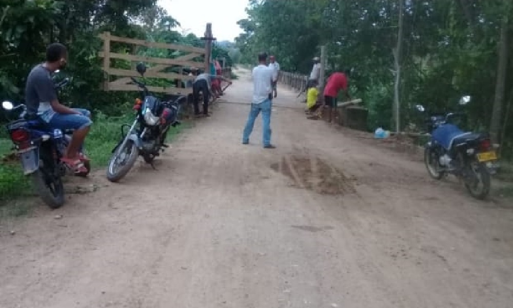 ¿Y las autoridades? Denuncian ‘peajes humanos’ y bloqueos de vías en zona rural de Tierralta