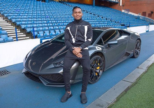 Como cambia la vida: Alfredo Morelos pasó de andar a pie a andar en un Lamborghini