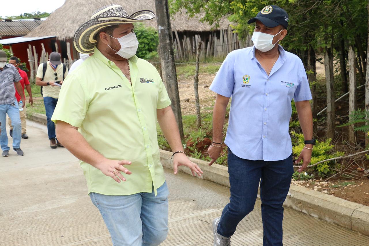 Alcalde y Gobernador entregaron obra de pavimentación en zona rural de Sahagún