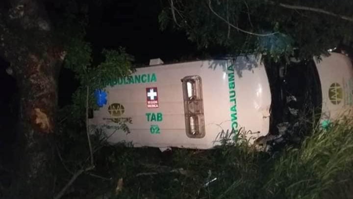 Ambulancia sufrió aparatoso accidente en la vía Montelíbano – La Apartada