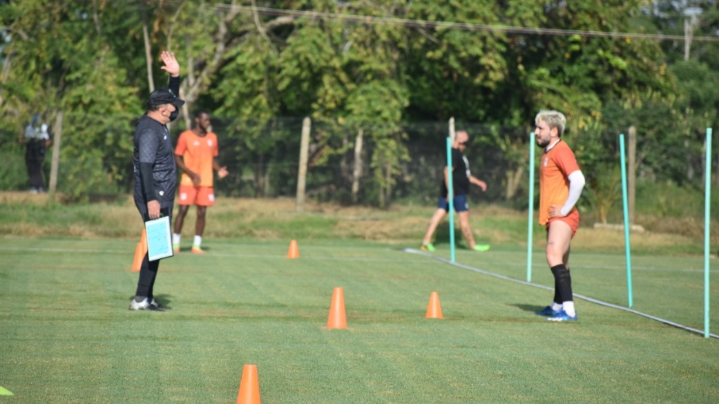 Jaguares ya cuenta con su nuevo técnico: Suárez dirigió su primer entrenamiento