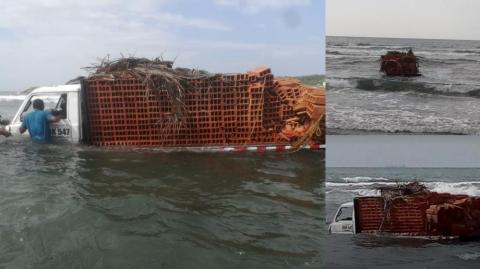 Camión de carga se quedó sin frenos y se fue al mar