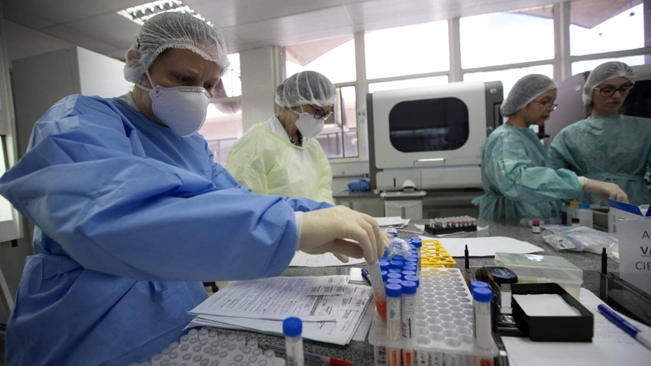 Ya son 97 laboratorios habilitados en Colombia para procesar muestras de Covid-19