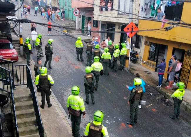 A palo y machete atacaron a policías que fueron a apagar una fiesta