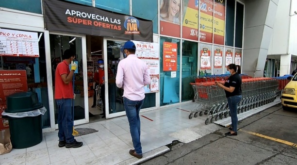 Con poca afluencia de personas inició el segundo día sin IVA en Montería