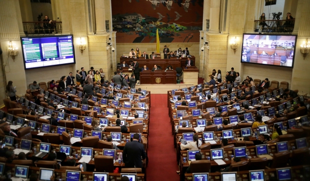 Aumentó el salario de los congresistas en plena pandemia