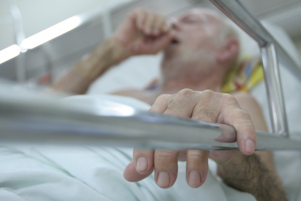 Adulto mayor necesita con urgencia cama UCI en Montería, autoridades sanitarias dicen que no hay