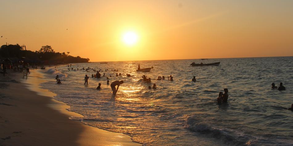 Se aproxima reapertura de playa y actividades turísticas en el país