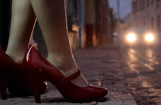 Una joven de 16 años estaba siendo obligada a prostituirse por dos hombres