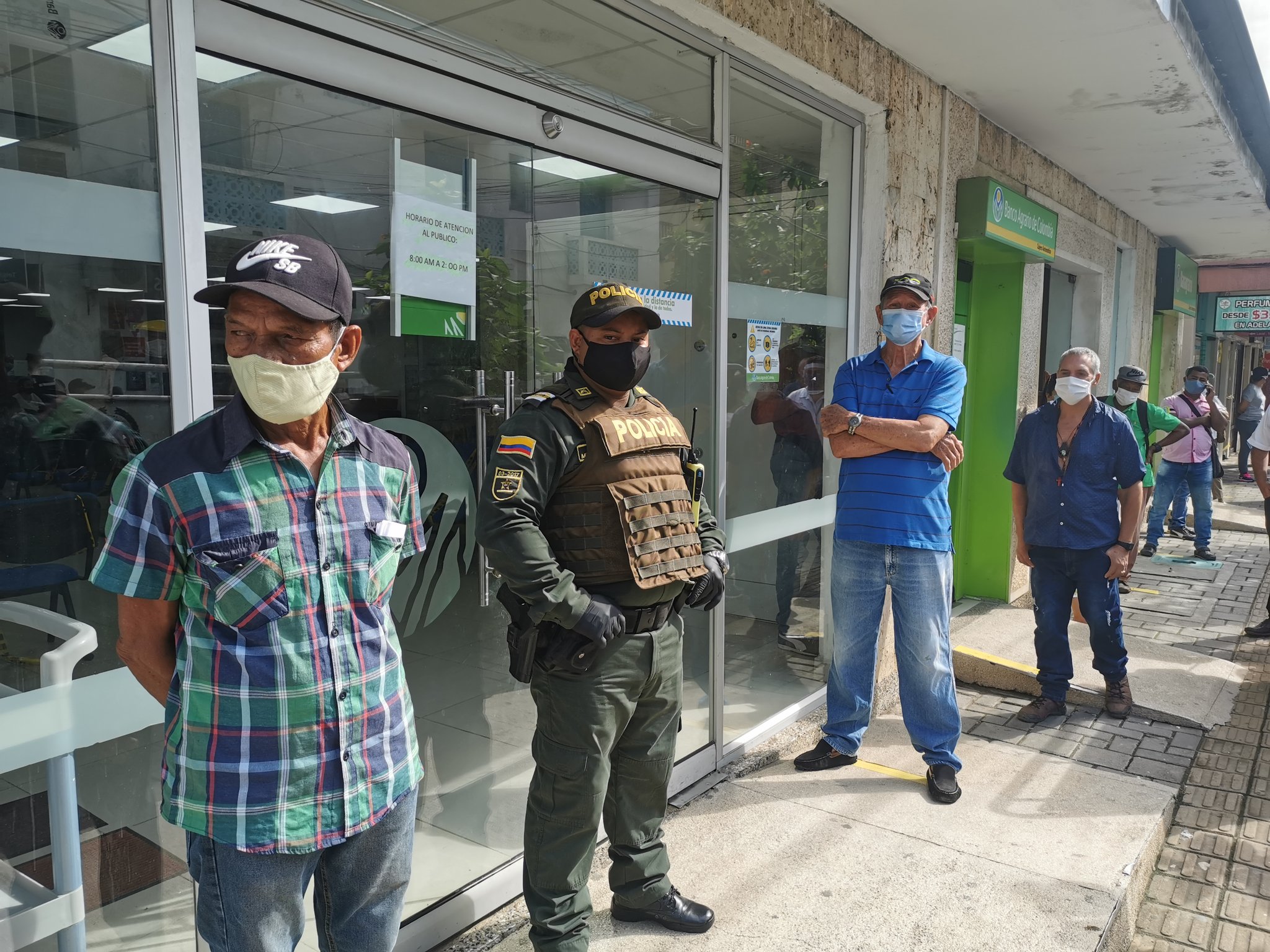 Autoridades adelantan controles en zona bancaria para evitar aglomeraciones