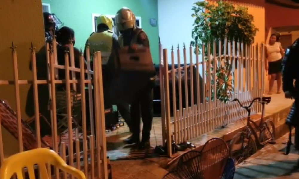En Montería, anoche detuvieron a varias personas por violar la medida sanitaria y decomisaron dos pick up