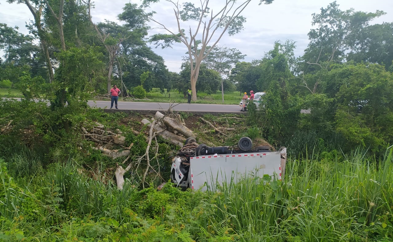 Furgón se volcó en la vía Ciénaga de Oro – Cereté