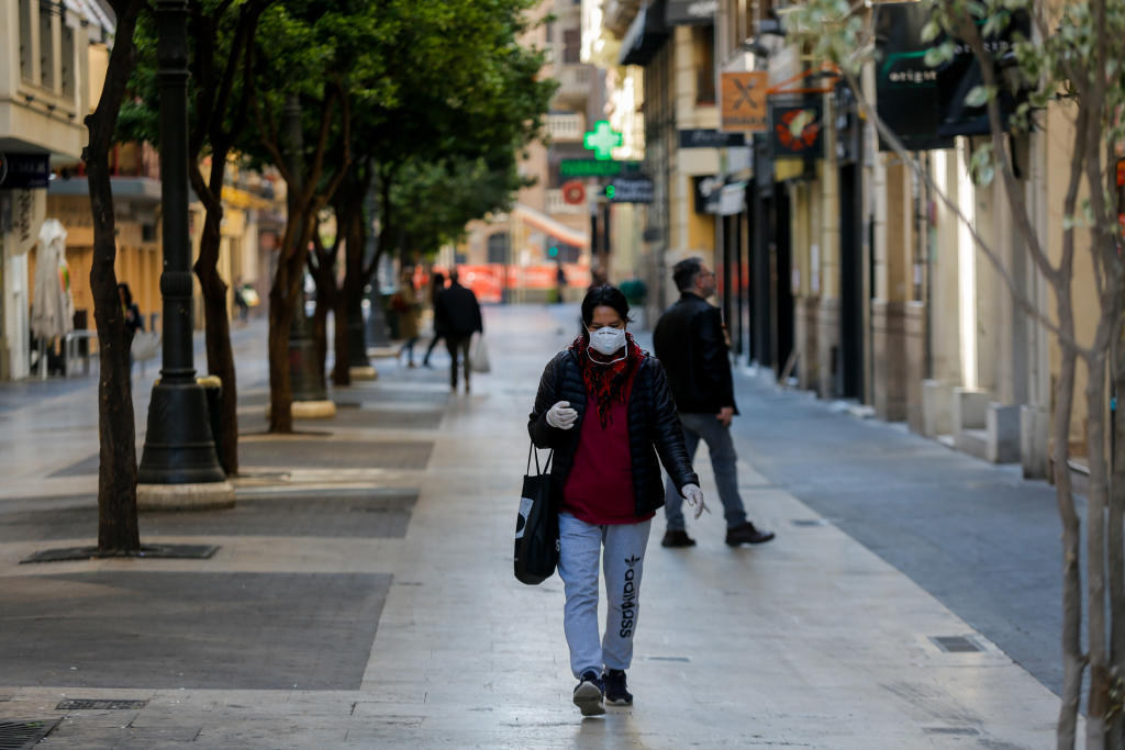Por brote de coronavirus volvieron a cerrar los bares y discotecas en España